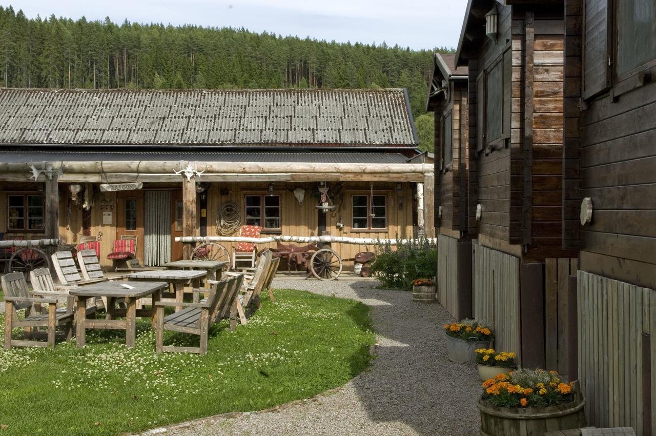 Bed and Breakfast Sun Dance Ranch à Ekshärad Extérieur photo